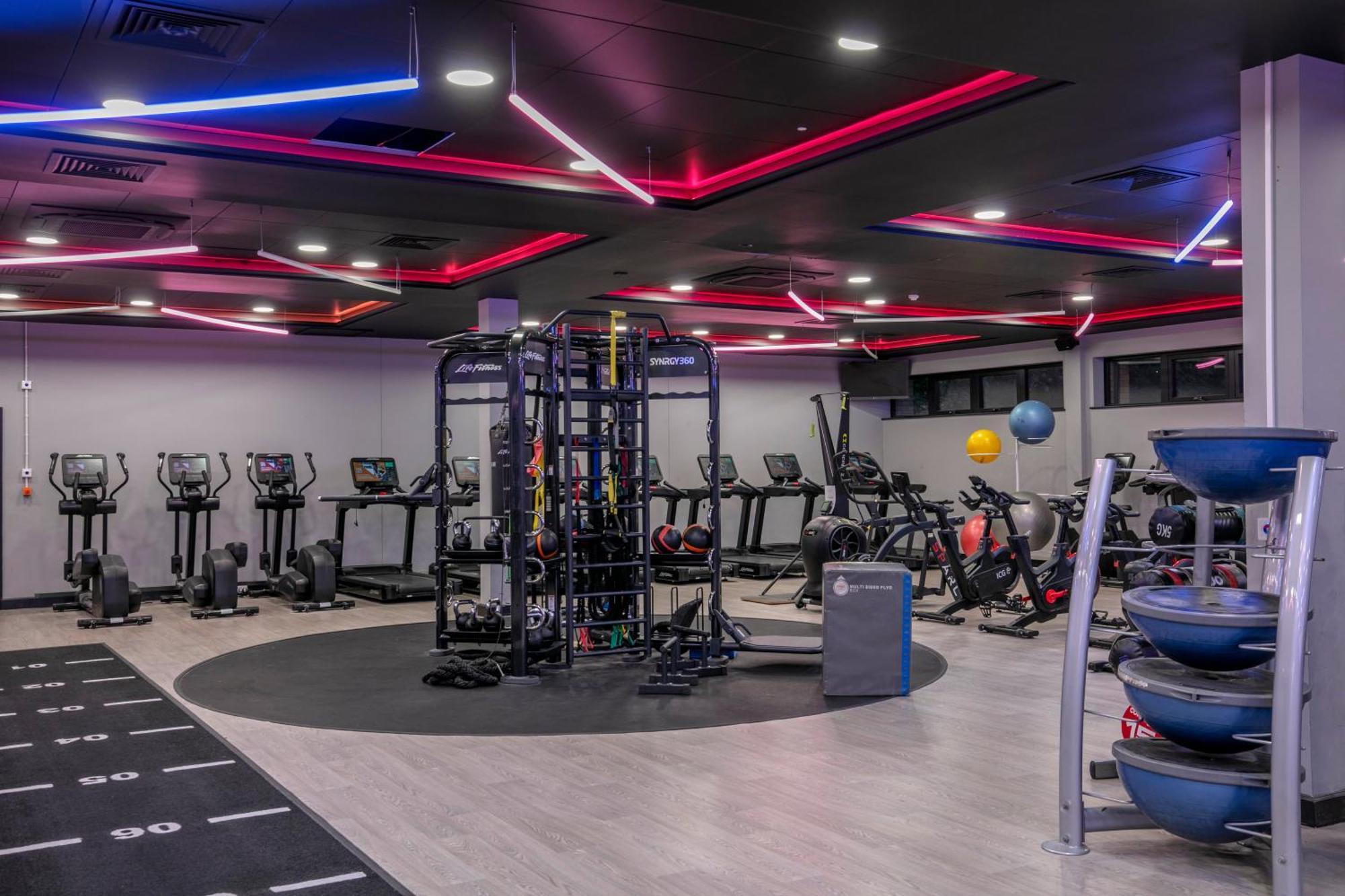 Hampshire Court & 4* Basingstoke